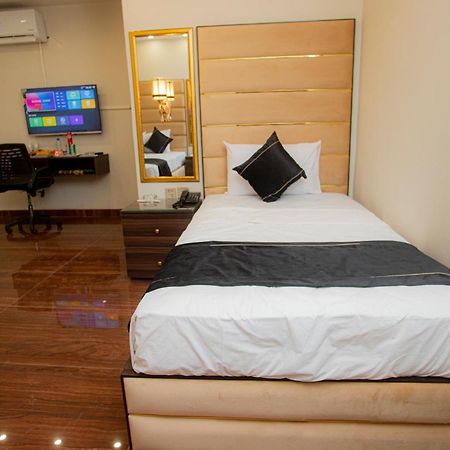 Hotel White Season Gulberg Лахор Екстер'єр фото