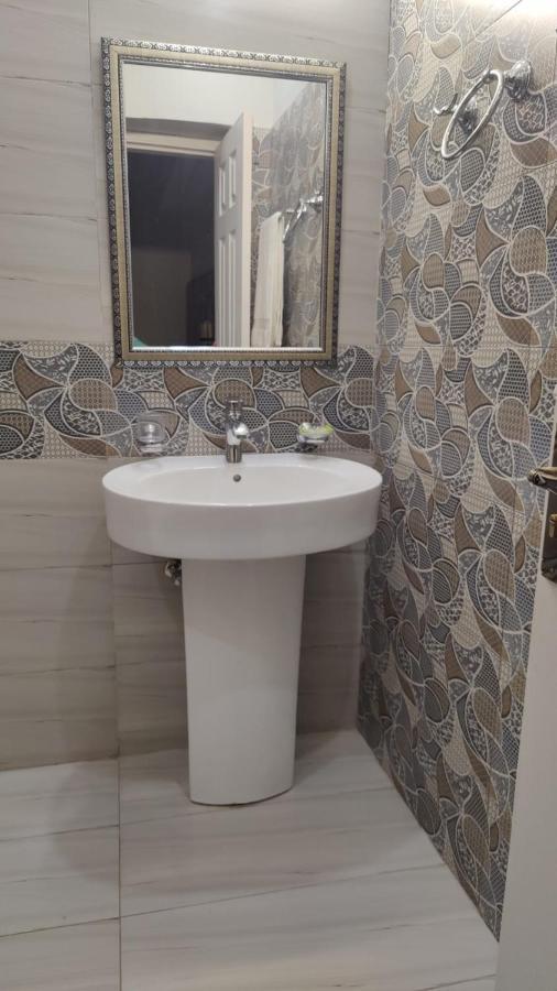 Hotel White Season Gulberg Лахор Екстер'єр фото