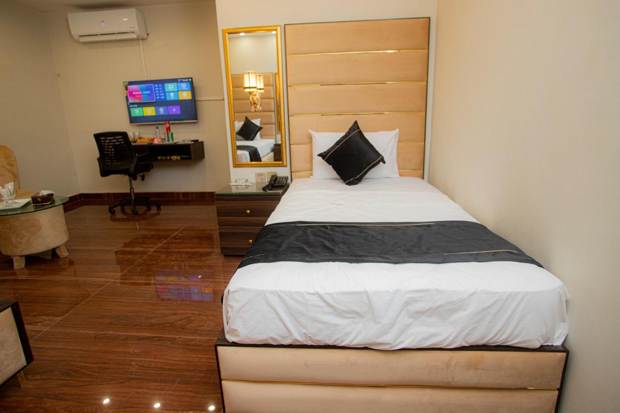Hotel White Season Gulberg Лахор Екстер'єр фото