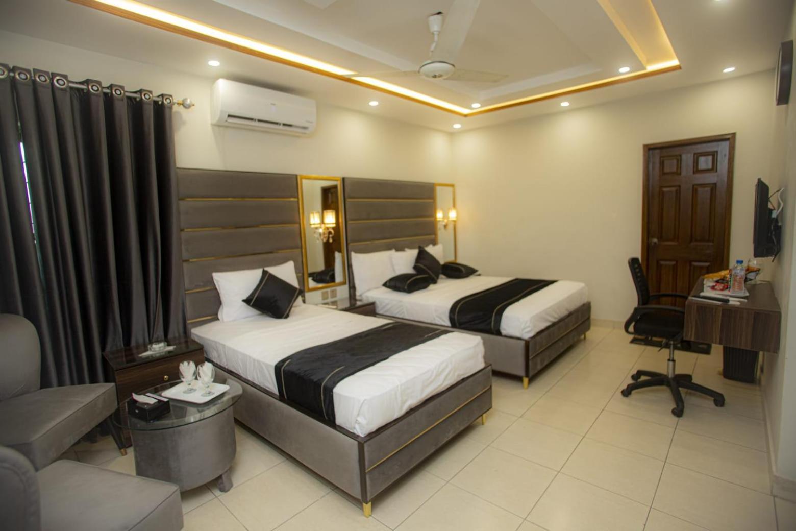 Hotel White Season Gulberg Лахор Екстер'єр фото