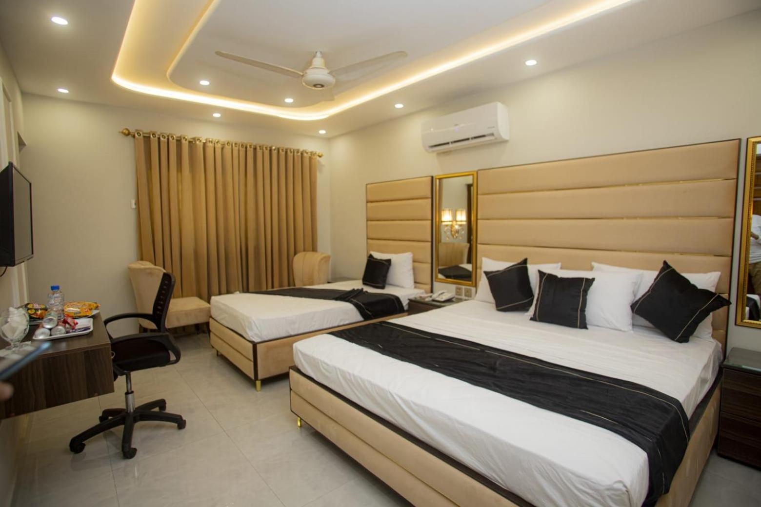 Hotel White Season Gulberg Лахор Екстер'єр фото